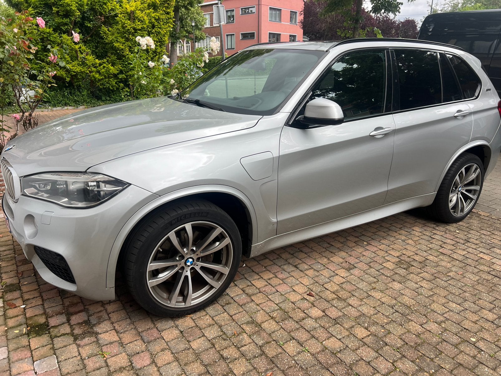 BMW xDrive 40e, Autos, BMW, Cuir, Achat, Noir, 5 places