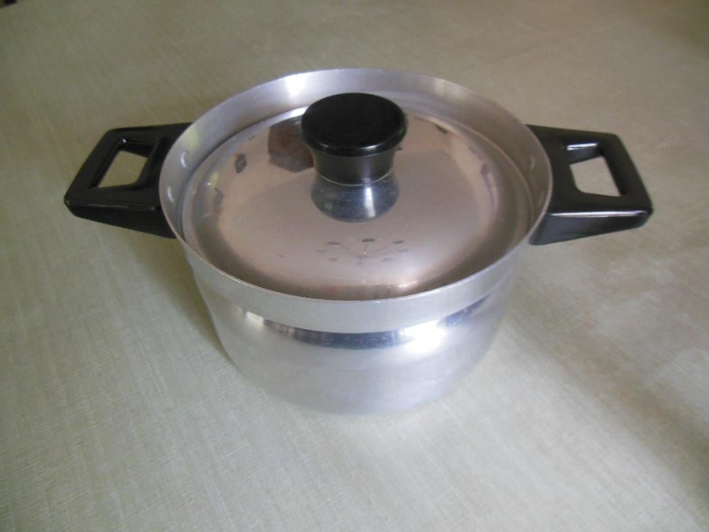 Lichtgewicht pannetje 387 g - 18 cm doorsnede, Huis en Inrichting, Keuken | Potten en Pannen, Gebruikt, Kookpan of Snelkookpan