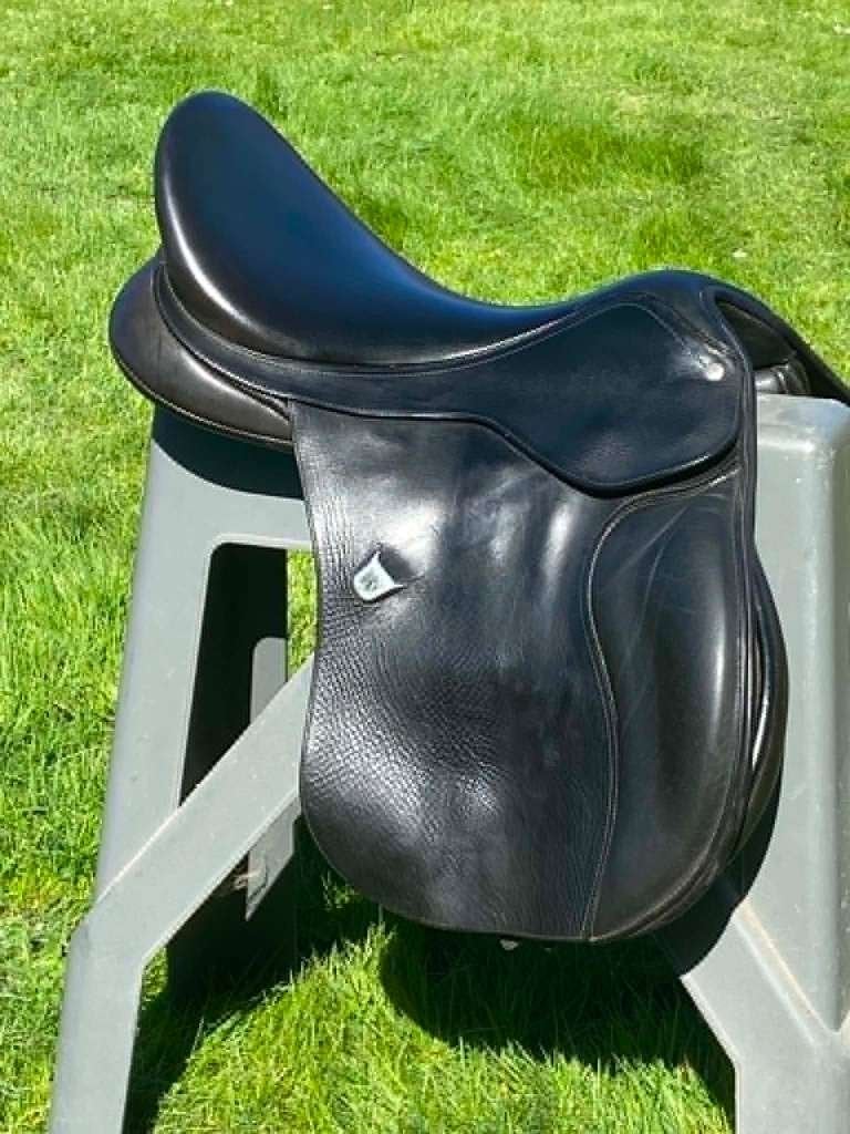 Selle Bates All Purpose SC 18'' CAIR Arcade interchangeable, Animaux & Accessoires, Chevaux & Poneys | Selles, Siège semi-creux