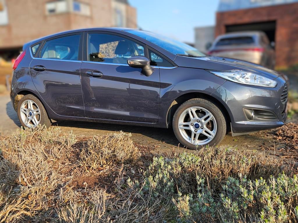 Ford Fiesta - nouvelle courroie de distribution, Autos, Ford, Particulier, Essence, Euro 5, 5 portes, Boîte manuelle, Carnet d'entretien