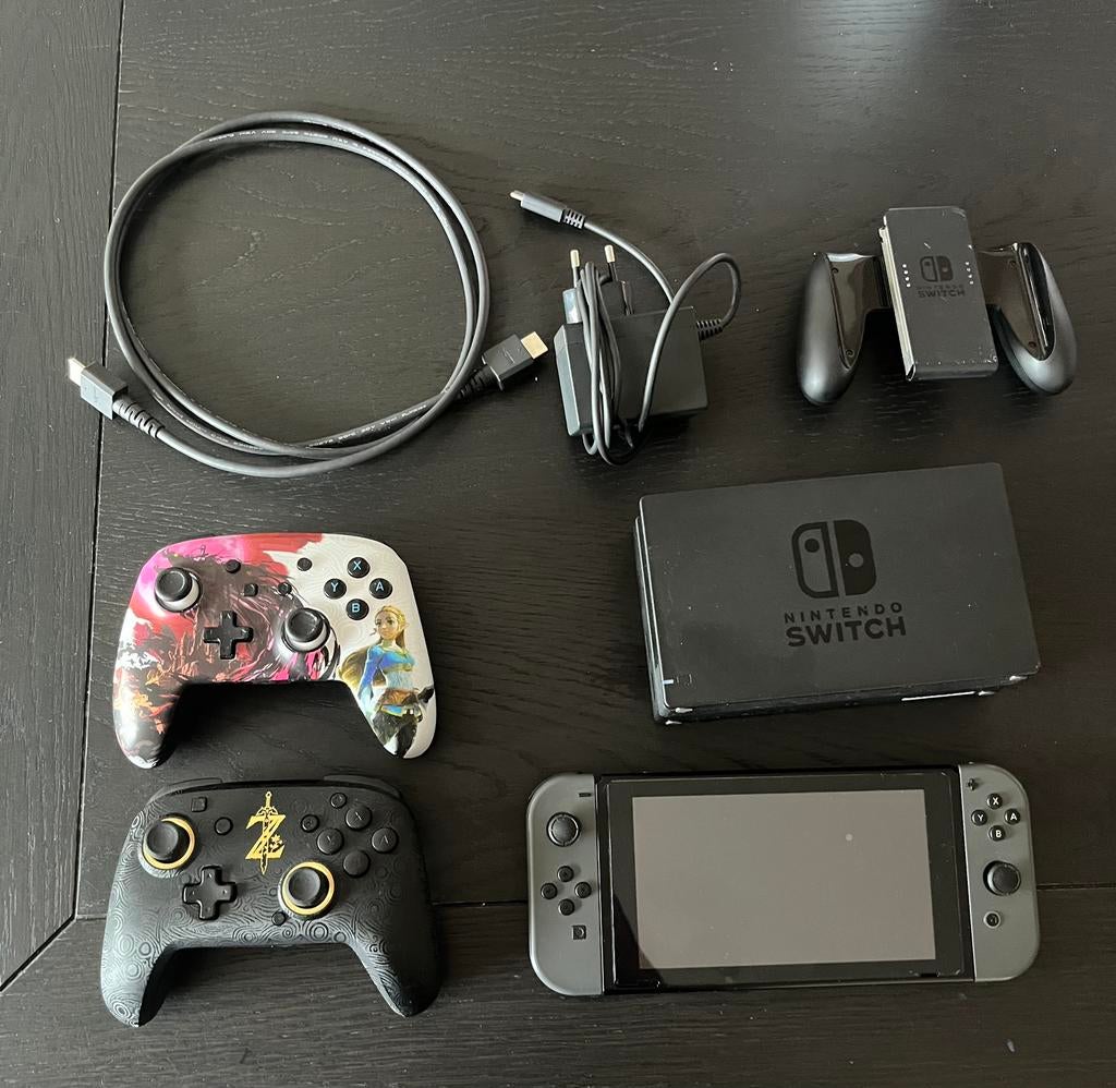 Nintendo Switch mer 2 extra controllers, Enlèvement, Comme neuf, Avec 3 manettes ou plus
