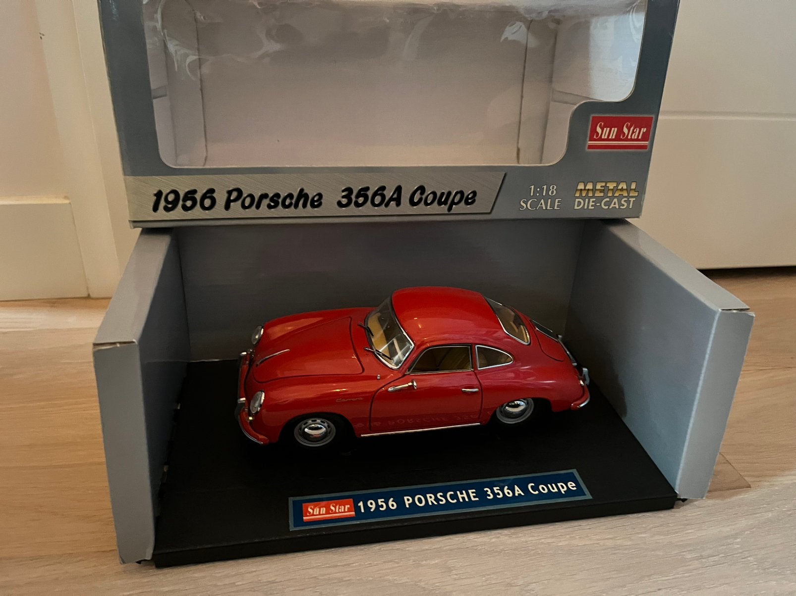Porsche 356A Coupe 1955 indisch rood Sun Star 1:18, Envoi, Comme neuf, Voiture, Sun Star