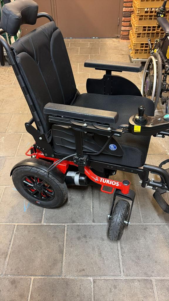 Elektrische rolstoel met hoofdsteun TURIOS, Ophalen, Zo goed als nieuw, Elektrische rolstoel