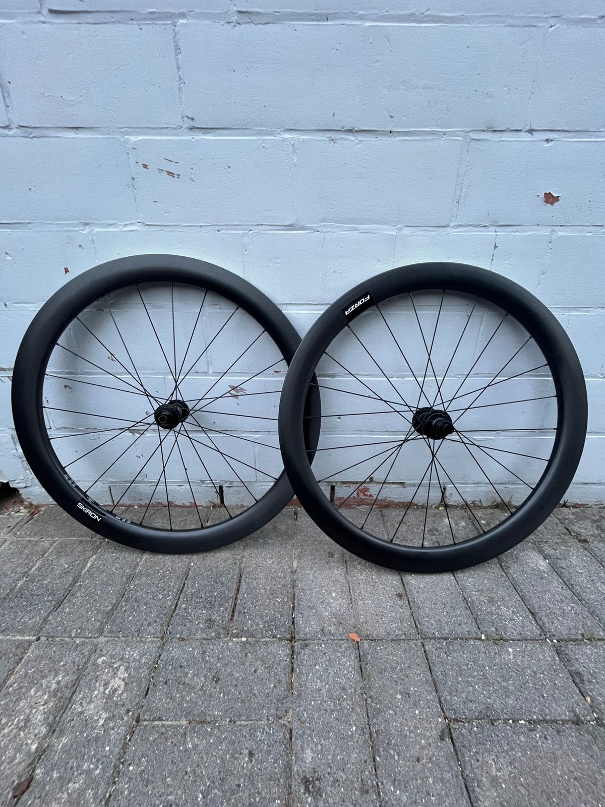 Paire de roues neuve carbone Forza Skiron – DT Swiss 370, Neuf, Enlèvement, Carbone, Racefiets