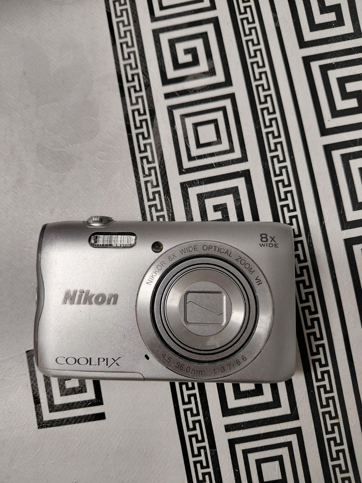camera nikon  coolpix 300. wifi zonder chargeur, Ophalen