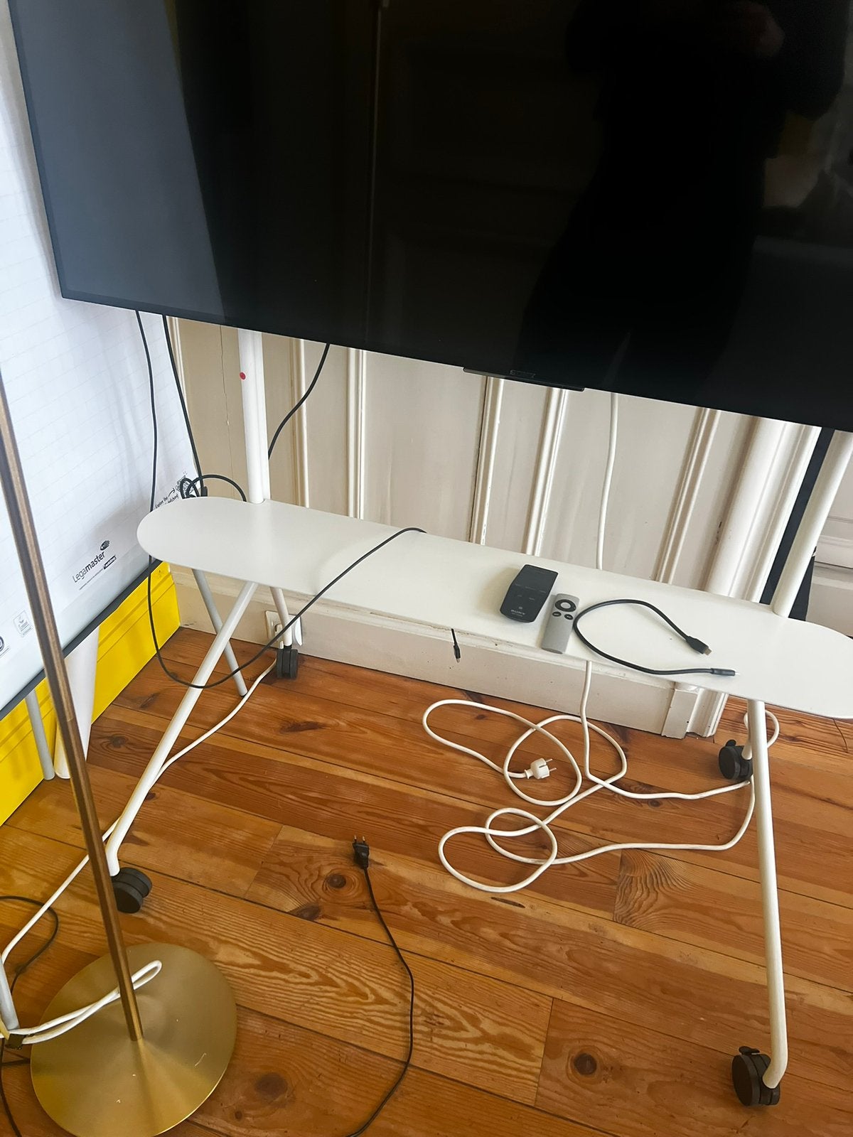 Pedestal Tv stand voor op kantoor, Ophalen, Zo goed als nieuw