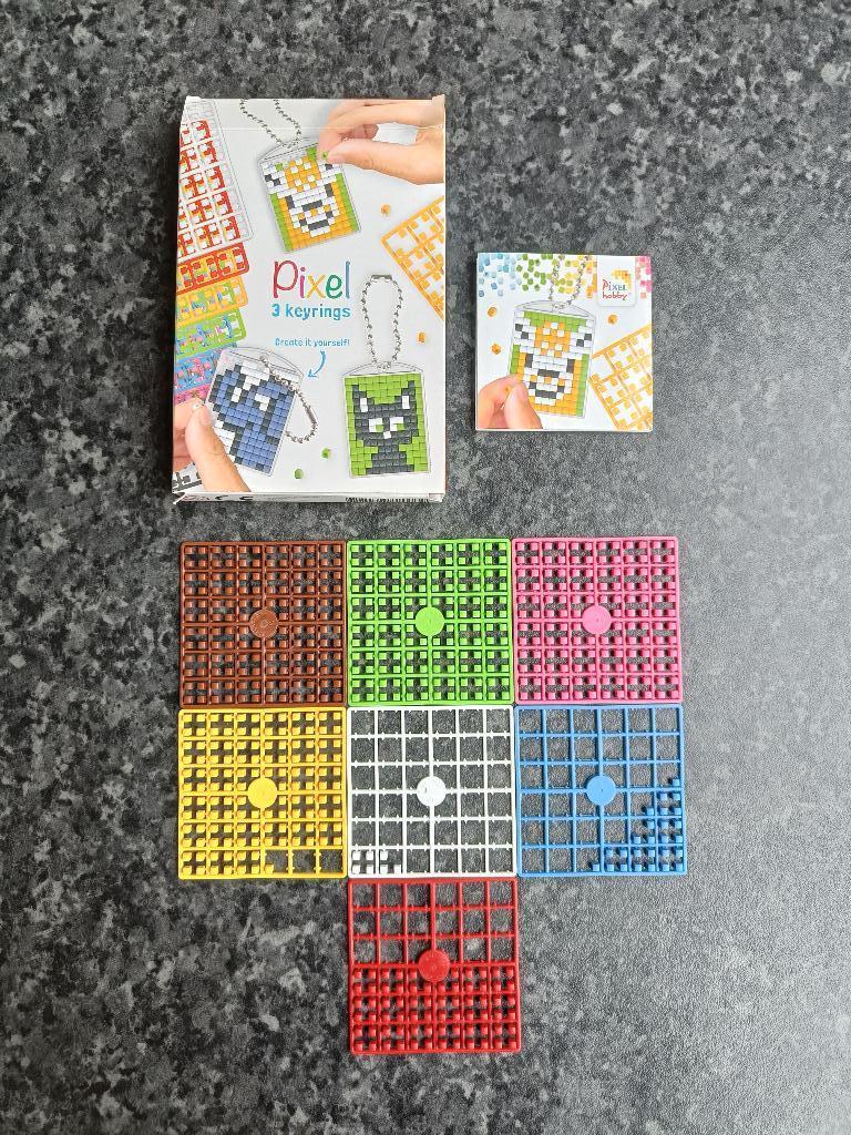 cubes de pixels - gratuit, Enlèvement, Utilisé
