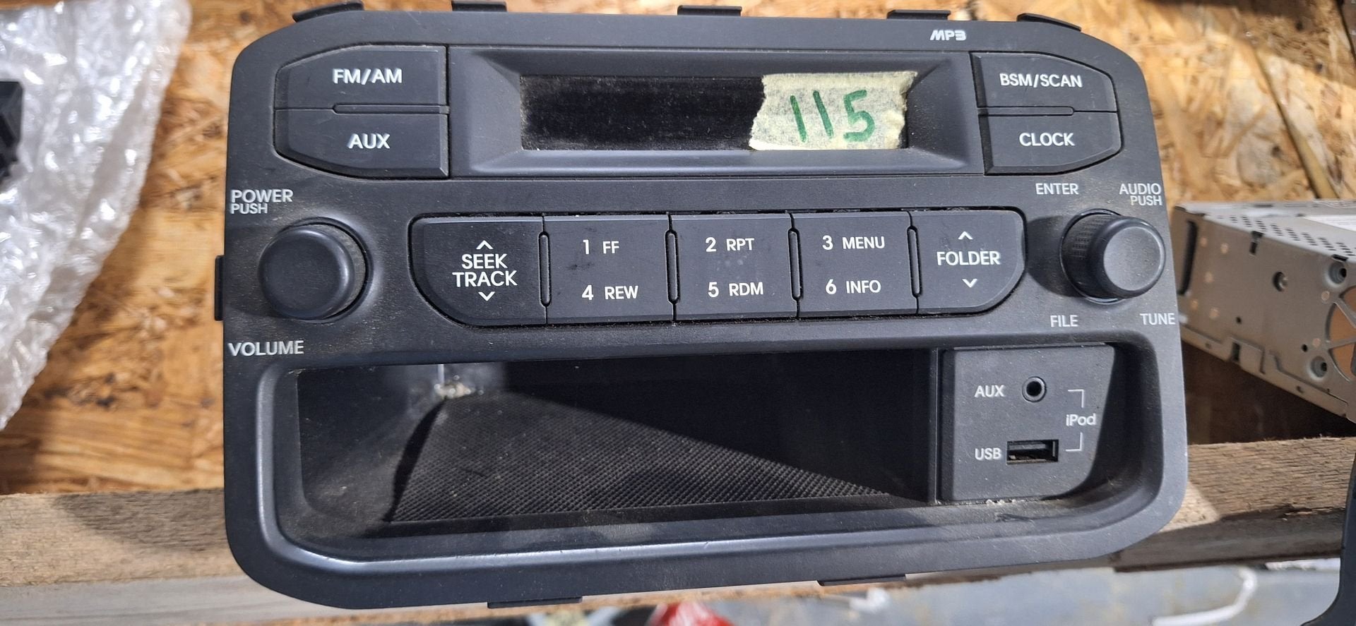 Originele Kia Autoradio / MP3 Speler met USB en AUX (Picanto, -, Utilisé, -, -