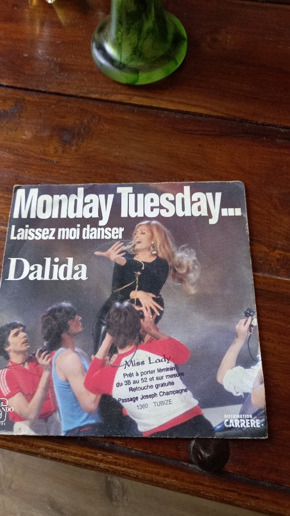 Vinyl (45t) dalida "laisser moi danser", Cd's en Dvd's, Ophalen, Gebruikt, Pop