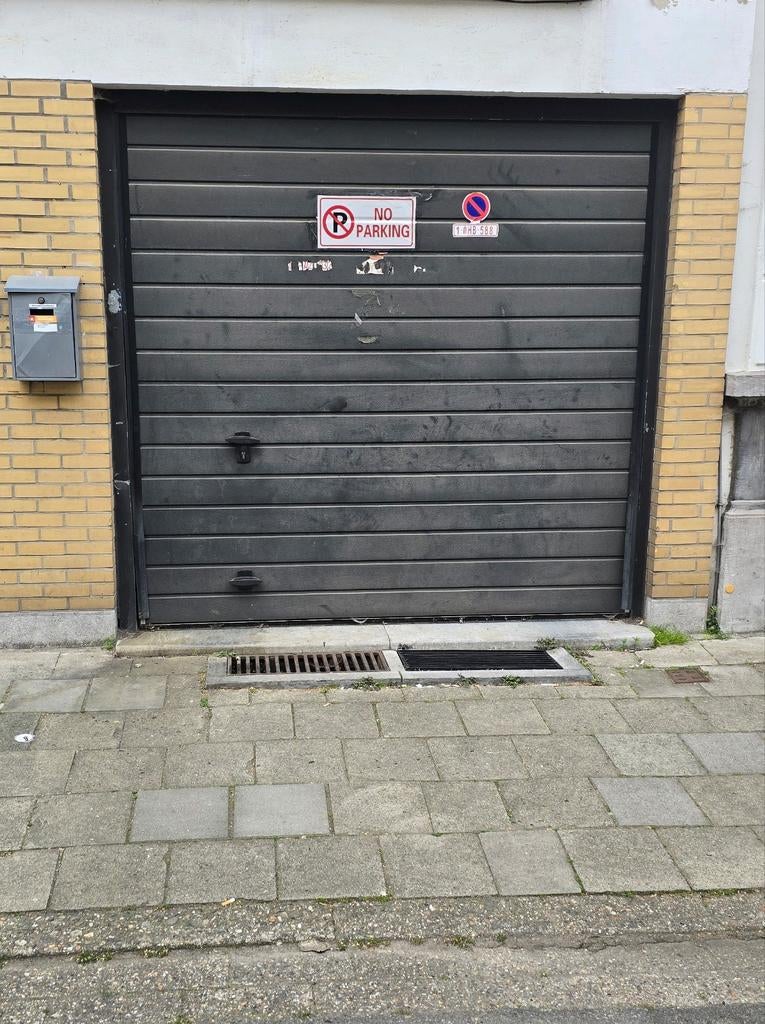 Magazijn / Opslagruimte te huur in Berchem 100m2, Zakelijke goederen, Kantoor en Winkelinrichting | Magazijn, Stelling en Opslag