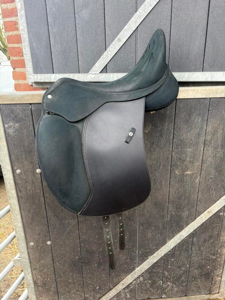 Wintec 17 inch dresuurzadel, Ophalen of Verzenden, Zo goed als nieuw