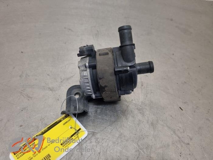 Pompe à eau supplémentaire d'un Nissan NV300, -, 3 mois de garantie, Utilisé, -