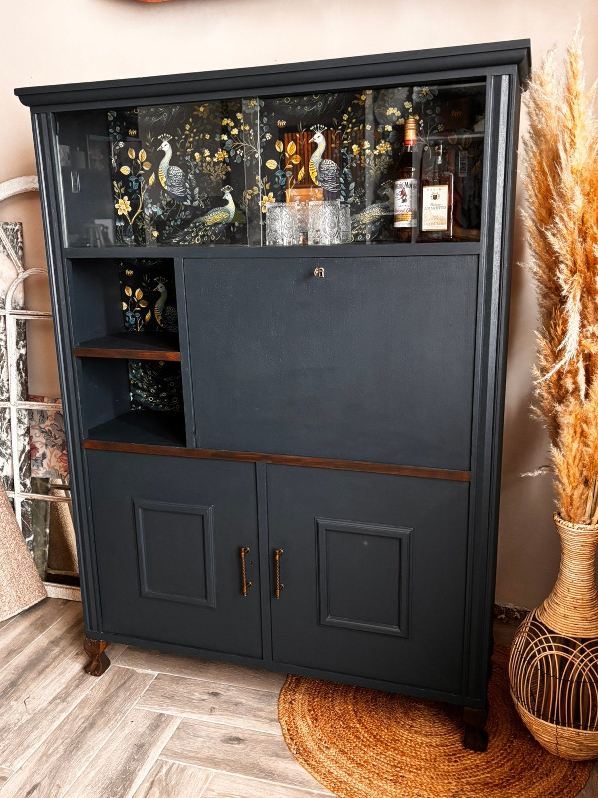 Vintage gerstylde barkast vitrine kast, Maison & Meubles, Enlèvement, Comme neuf