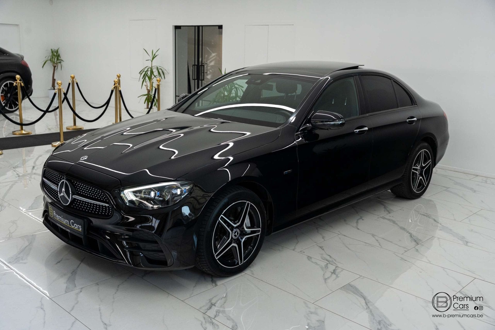 Mercedes-Benz E 300 de AMG line! Burmester, Memory! Widescre, Auto's, Mercedes-Benz, Automaat, 4 deurs, Gebruikt, 4 cilinders