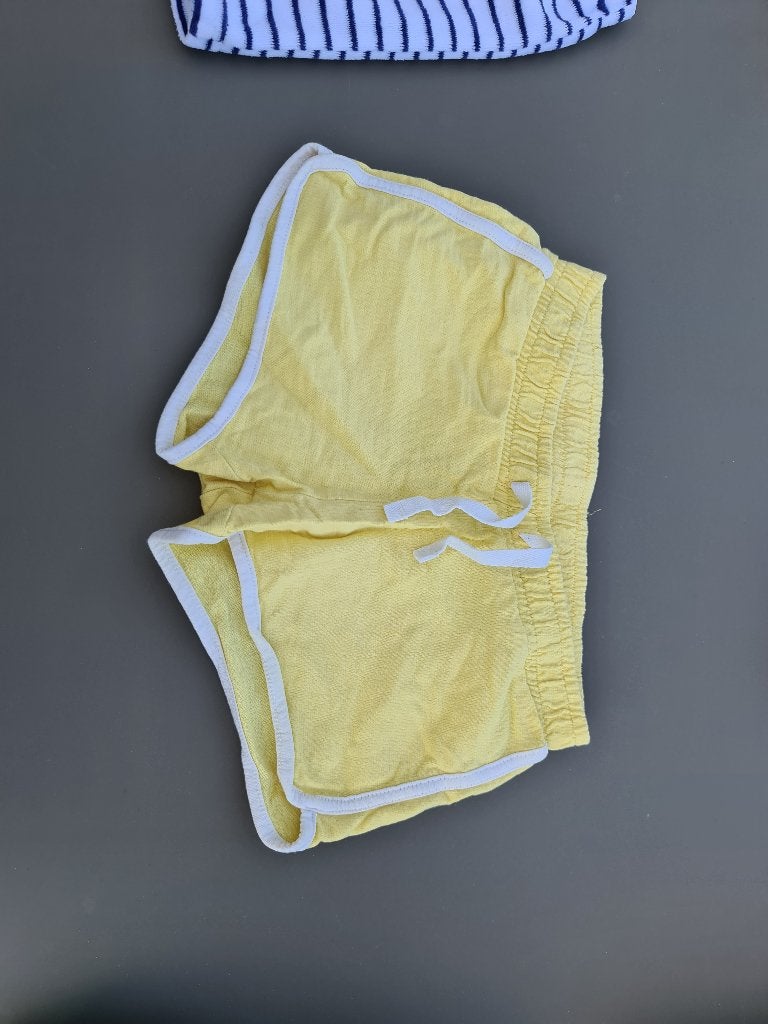 gele korte broek, Besties, 128, Kinderen en Baby's, Ophalen, Zo goed als nieuw, Broek