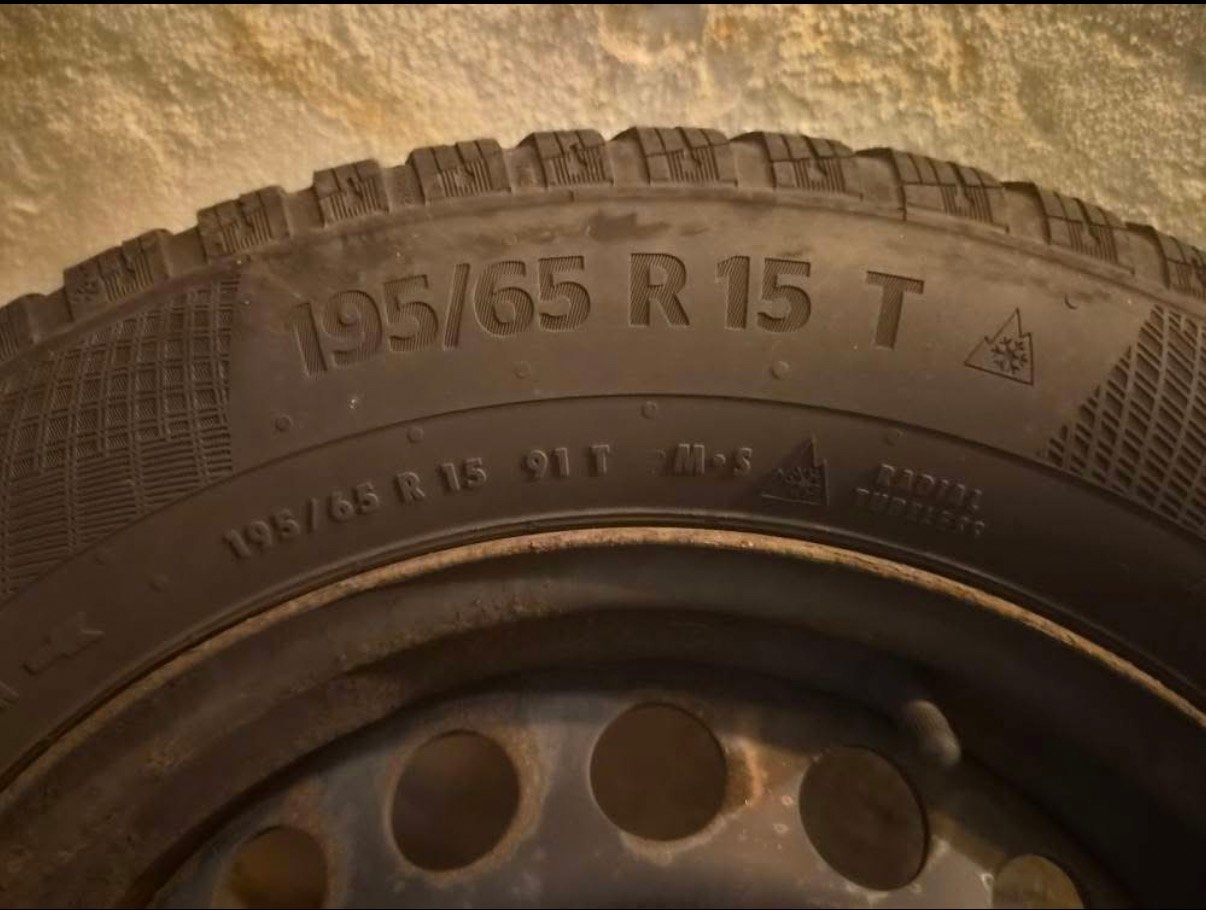 4 roues complètes hiver 195/65 R15 - Très bon état - 200 €, Autos : Pièces & Accessoires, Enlèvement, Pneus hiver, Pneu(s)