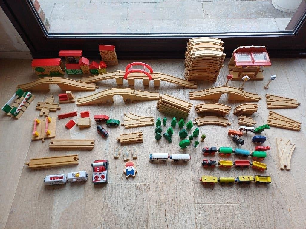 Trains en bois: grand circuit et de nombreux accessoires, Enlèvement ou Envoi, Utilisé