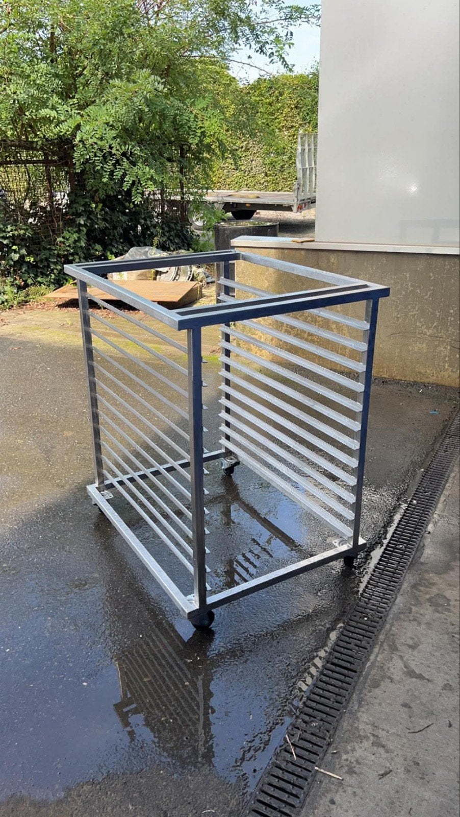 Étagère à plateaux Regaalwagen, Enlèvement