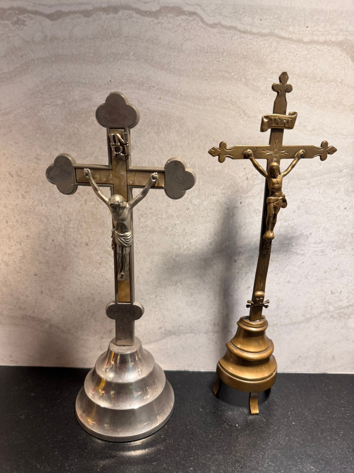 Crucifix anciens, Enlèvement