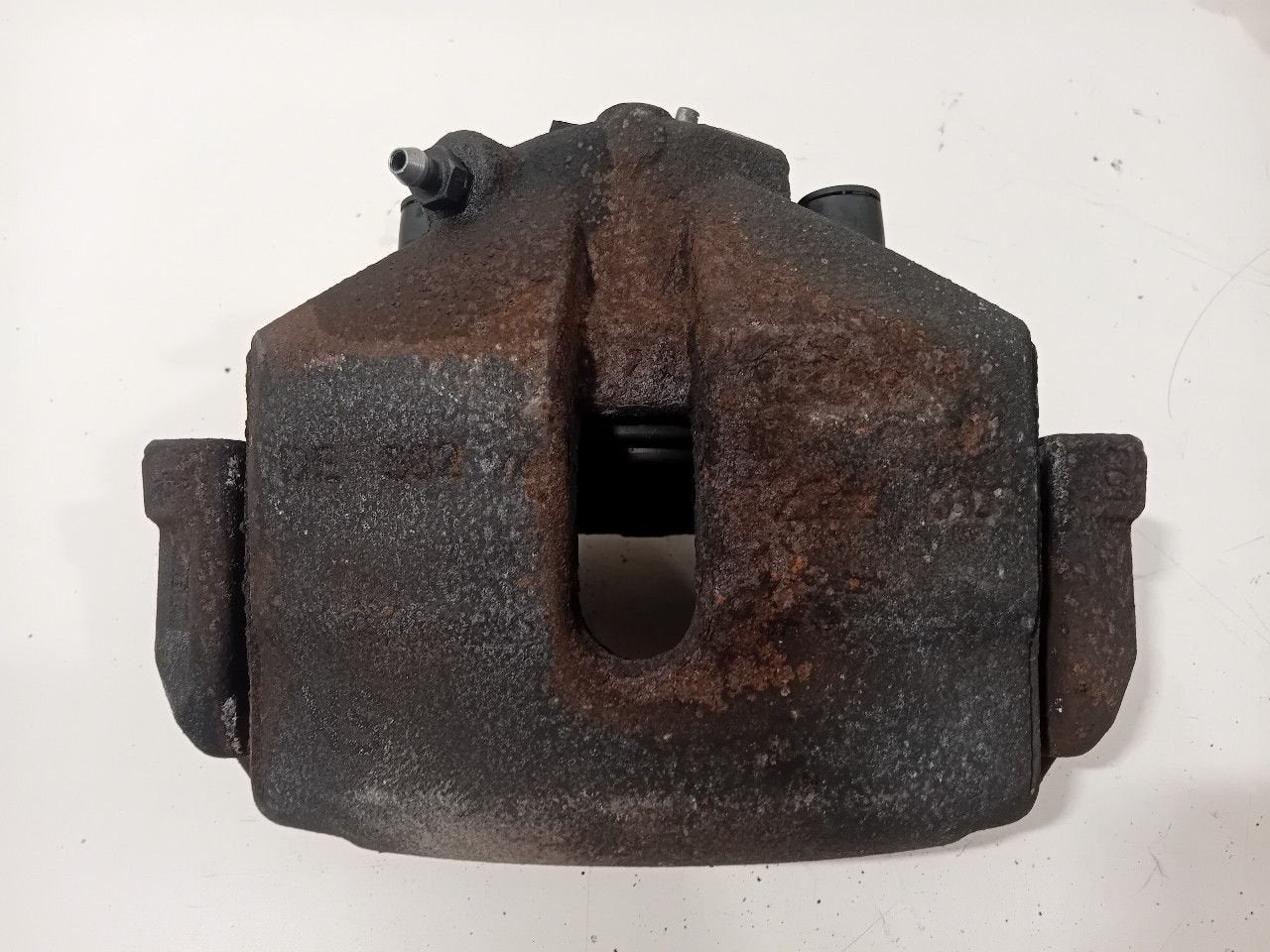 Remklauw rechts voor Volkswagen Golf, Onderdelen@venauto.nl, Van der Ven Autorecycling B.V., Gebruikt, Ettenseweg 76, 4706 PB Roosendaal, The Netherlands