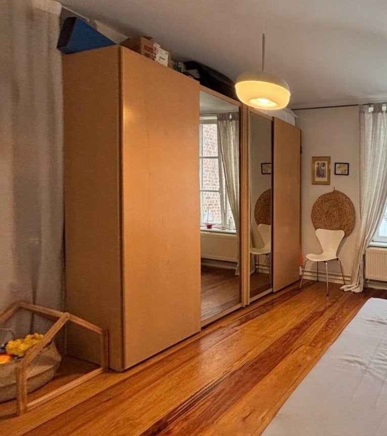 GRATUIT : grande armoire en bois massif, centre de Bruxelles, Maison & Meubles, 200 cm ou plus, Utilisé, 200 cm ou plus, Enlèvement