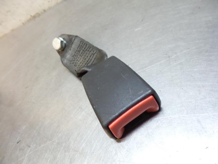 Insertion ceinture de sécurité arrière droite d'un Ford K, -, -, -, Enlèvement ou Envoi