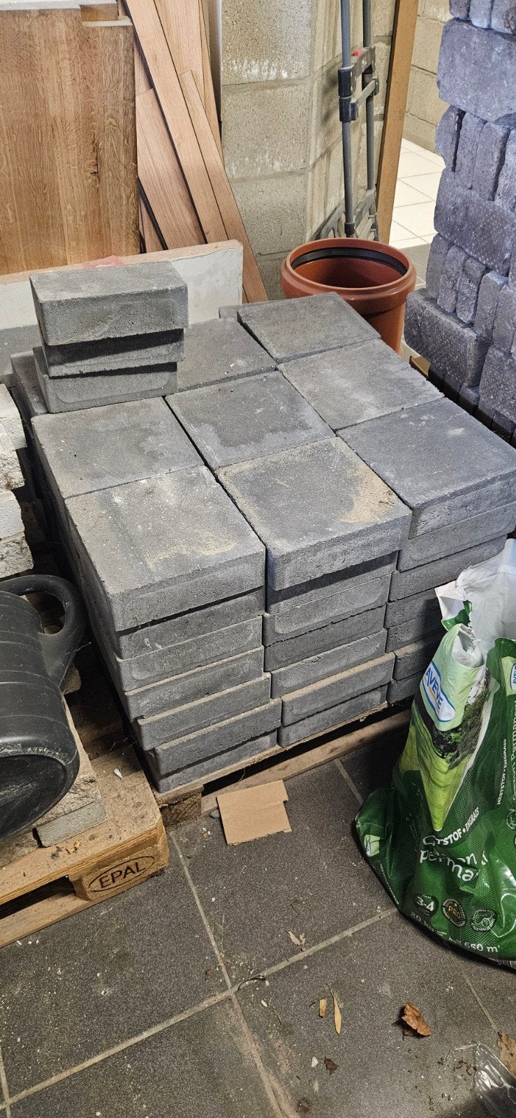 25 m² betonklinkers 20×20×6 cm – complete partij, Tuin en Terras, Tegels en Klinkers, Ophalen, Gebruikt, Klinkers, 10 m² of meer