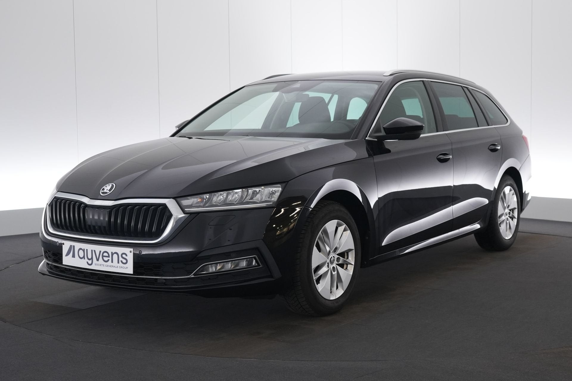(2AGC772) SKODA OCTAVIA COMBI, Stof, Gebruikt, Euro 6, Zwart