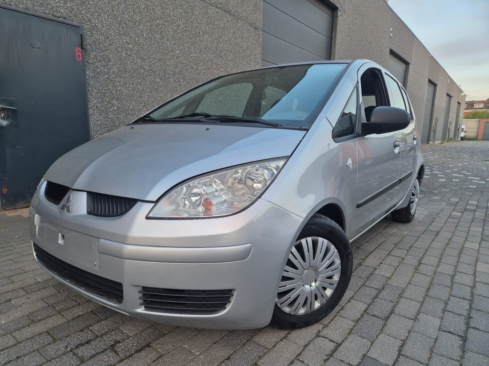 MITSUBISHI COLT/ 1.1 BENZINE/ AIRCO / 50 000 KM, Autos, Mitsubishi, 1124 cm³, Argent ou Gris, Achat, Entreprise