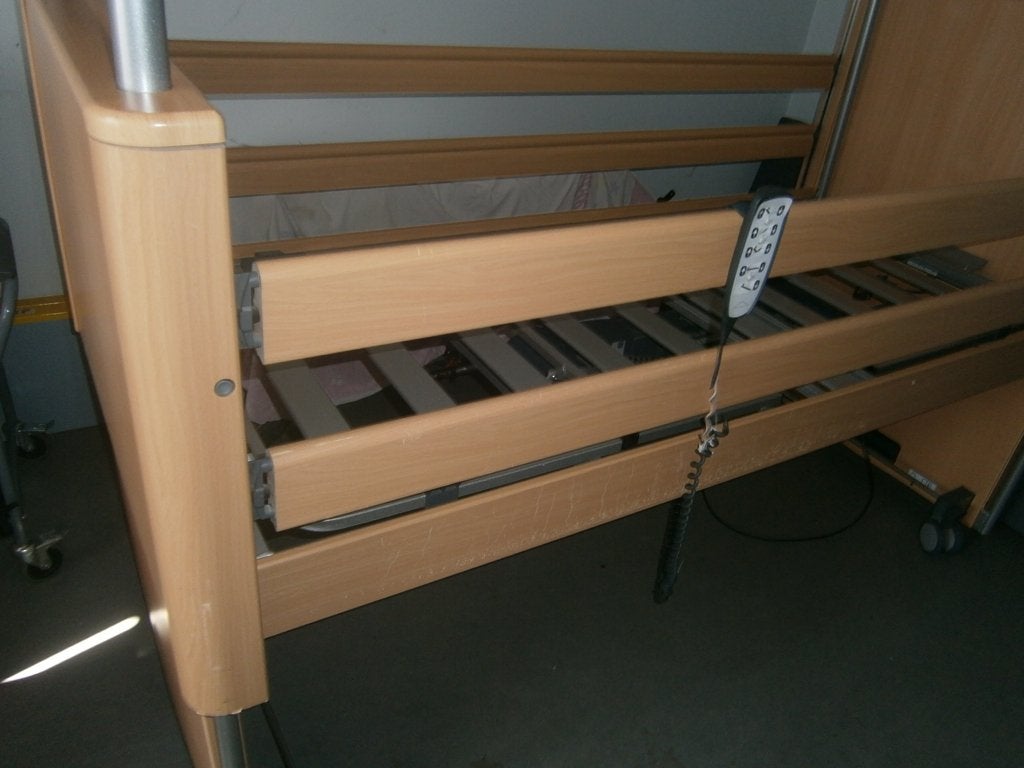 electrische ziekenhuis bed, Diversen, Verpleegmiddelen, Ophalen, Gebruikt