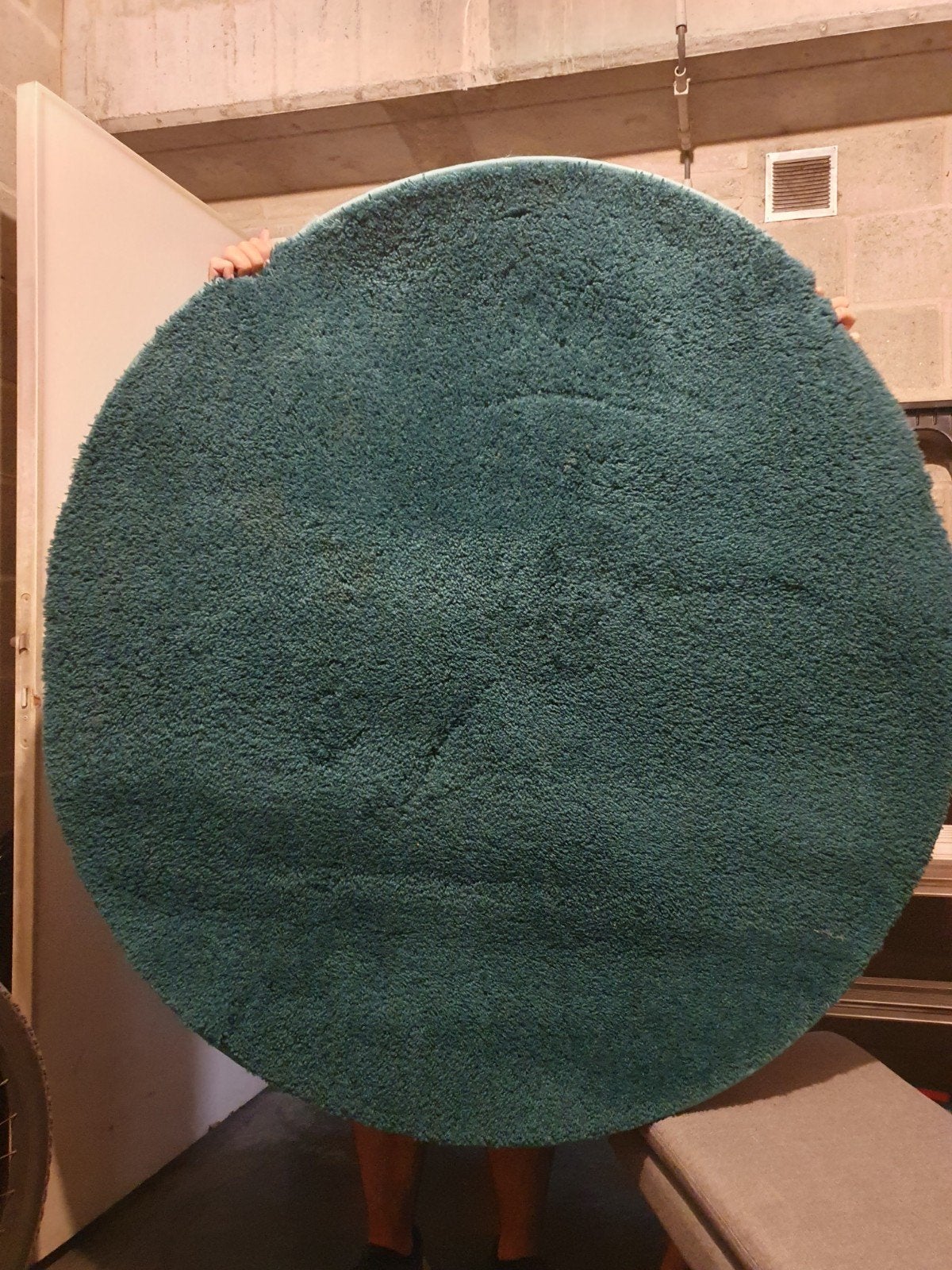 Tapis rond bleu canard à poil long, Enlèvement, Utilisé