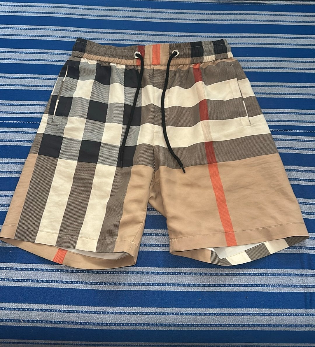 Beige korte broek met blauwe bessen, Ophalen of Verzenden, Maat 46 (S) of kleiner, Beige, Zwemshort