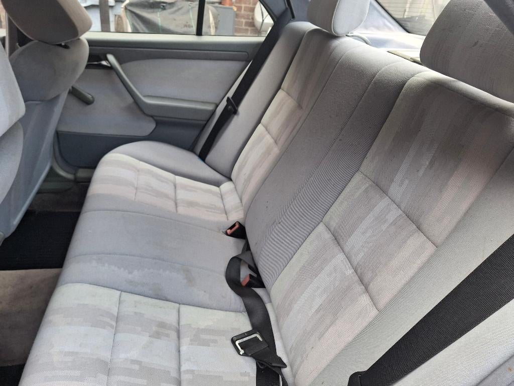 Mercedes c 180 1995 automaat, Auto's, Mercedes-Benz, 4 cilinders, Zwart, Berline, Grijs