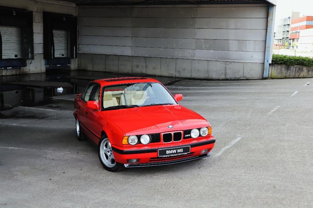 BMW E34 M5 3.8 340PK 1992 Brilliant-rot Champagne, Auto's, 4 deurs, Achterwielaandrijving, Beige, Particulier