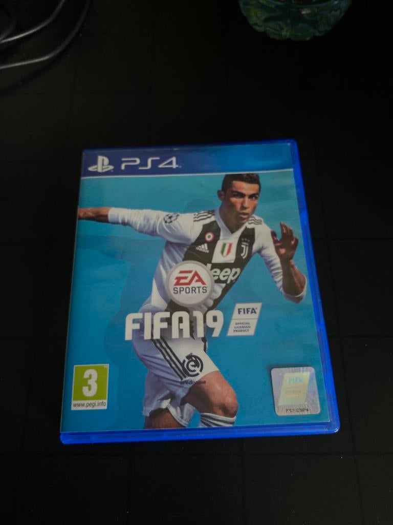 Jeu PS4 FIFA 19, Enlèvement ou Envoi, Comme neuf, À partir de 3 ans, 3 joueurs ou plus