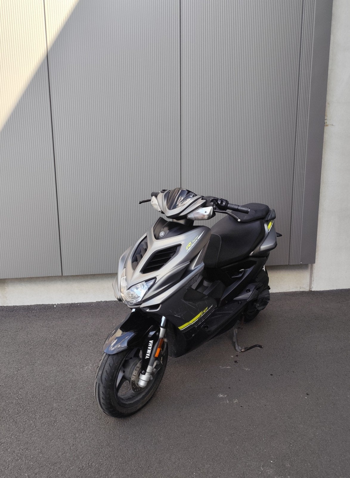 Yamaha aerox • b-klasse • 50cc • 45km/u, Fietsen en Brommers, Ophalen, Aerox, Klasse B (45 km/u), Benzine