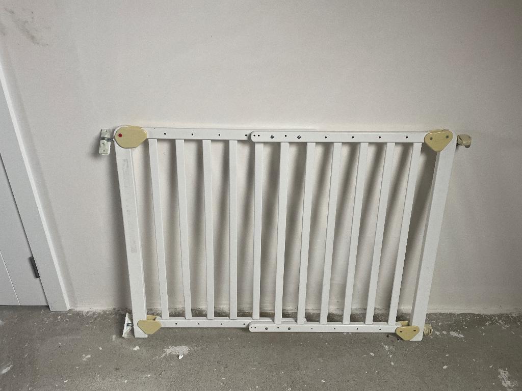 Verstelbaar traphekje kleur wit, Kinderen en Baby's, Traphekjes, Ophalen, Gebruikt, 115 cm of meer, Schroefhekje