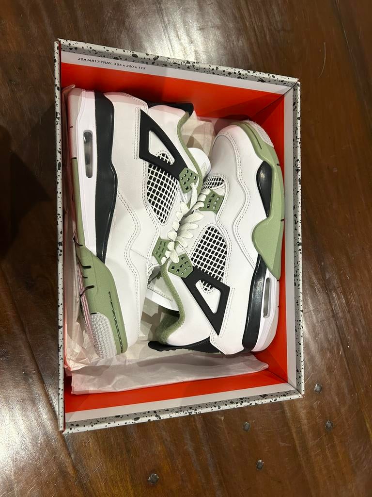 WMNS AIR JORDAN 4 RETRO, Kleding | Dames, Schoenen, Ophalen, Overige kleuren, Nieuw, Sneakers