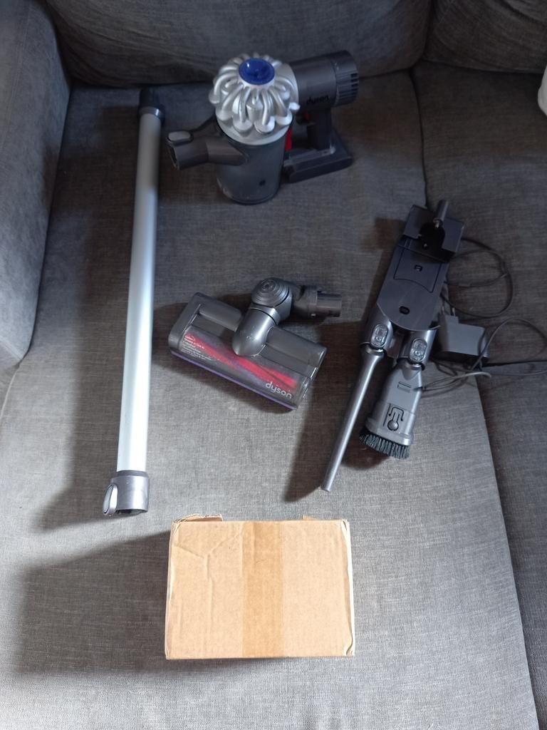 Dyson v6 dc62 complet avec filtre et batterie neuve, Enlèvement ou Envoi, Reconditionné, Réservoir, Aspirateur
