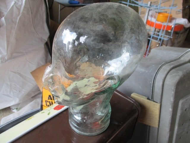 tete en verre POUR  CHAPEAU.  ( bout du nez cassé, Enlèvement