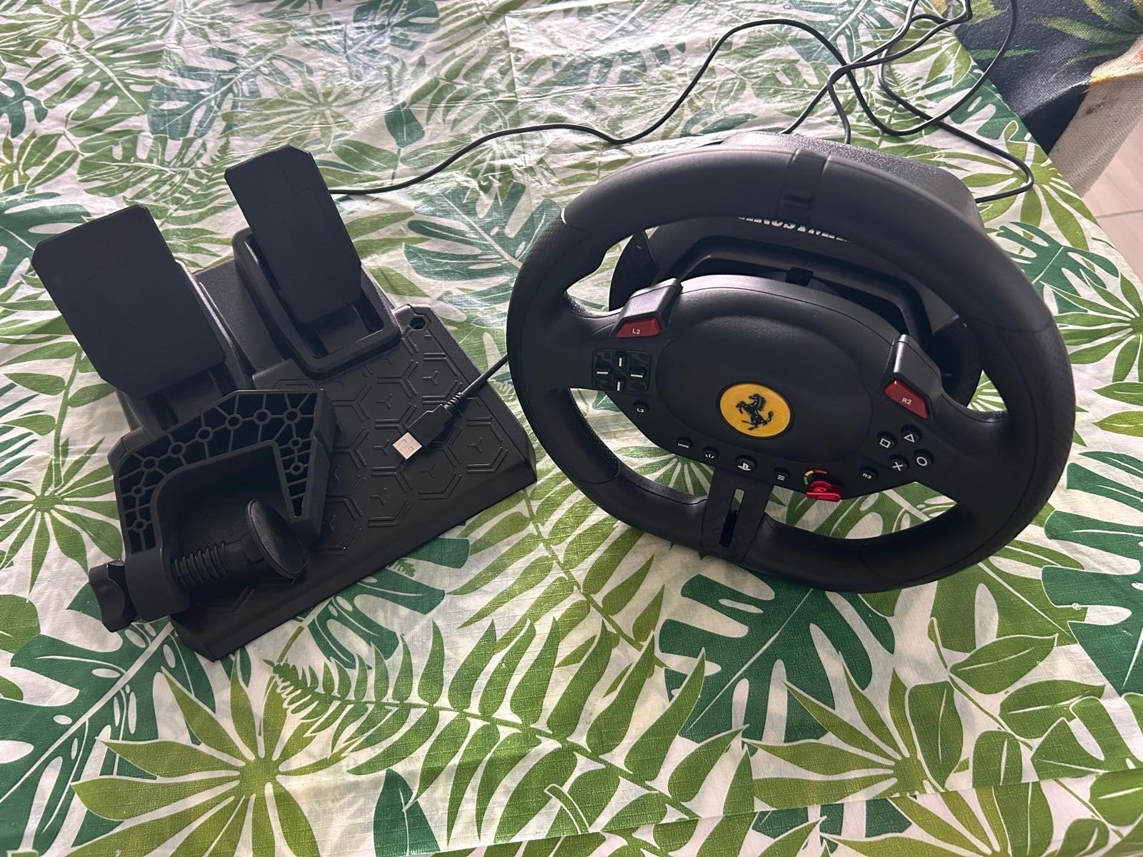Thrustmaster T98 Ferrari stuur+pedalen, Consoles de jeu & Jeux vidéo, Enlèvement, Comme neuf