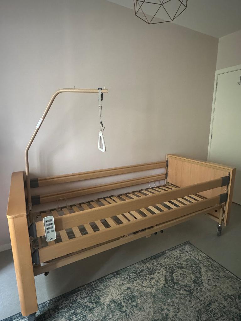 Zorgbed + optioneel Anti decubitus matras, Diversen, Verpleegmiddelen, Ophalen, Zo goed als nieuw