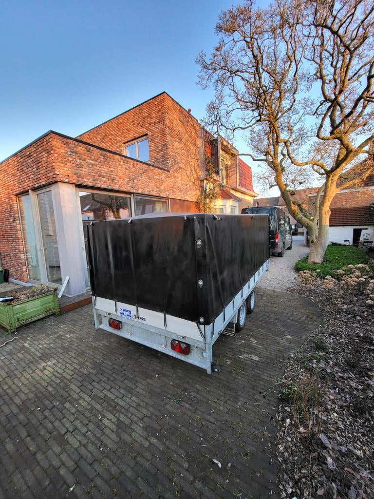 Aanhangwagen met huif, Enlèvement