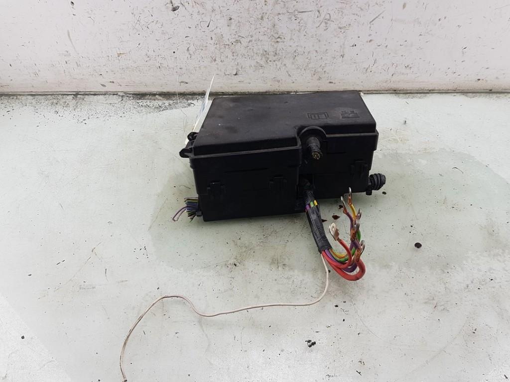 BOITIER FUSIBLES Ford C-Max (DXA) (01-2010/06-2019), Utilisé, Ford