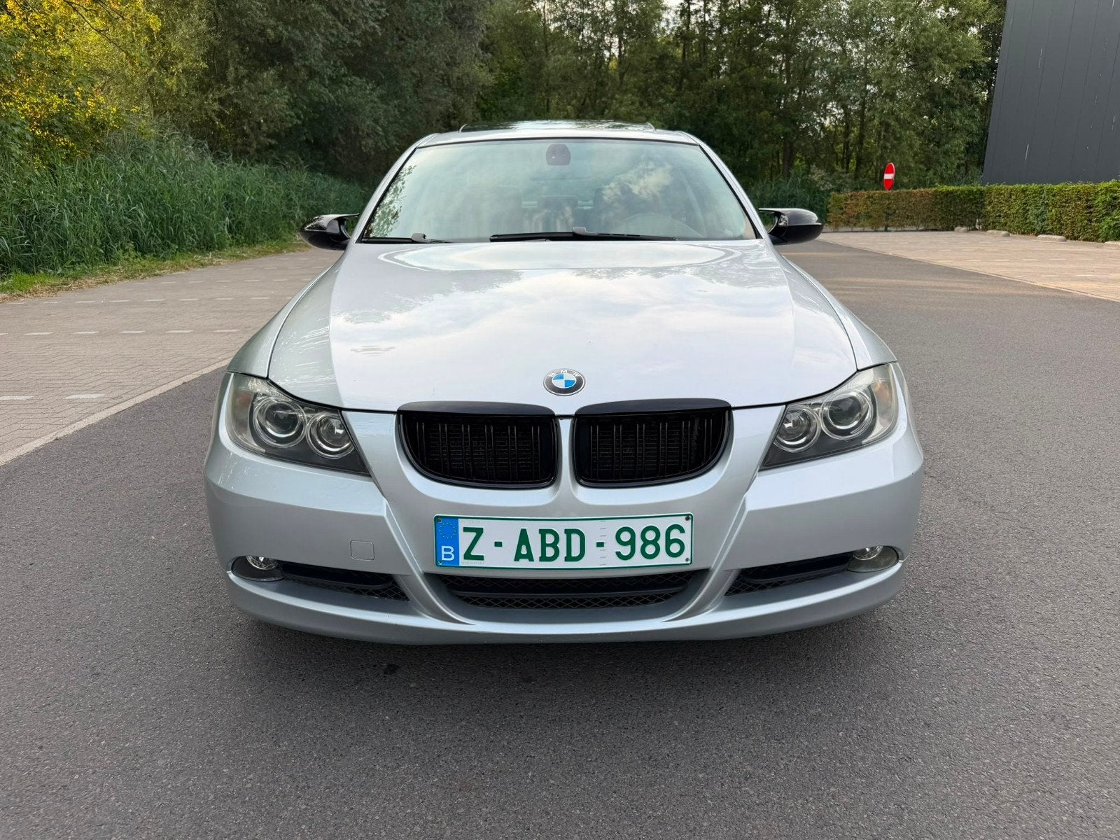 BMW 320I BENZINE E90 EURO4 AIRCO TOP STAAT BLANCO GEKEURD, Autos, BMW, 110 kW, Entreprise, Noir, 5 portes