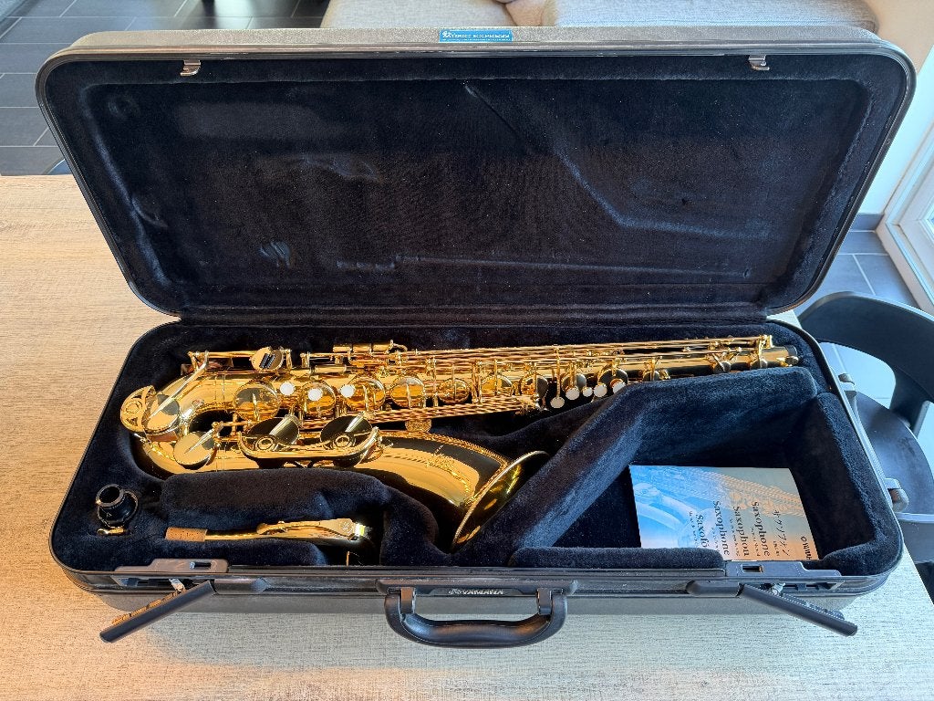 Prachtige tenorsax Yamaha 275 japan in originele koffer, Ophalen, Zo goed als nieuw, Tenor, Met koffer