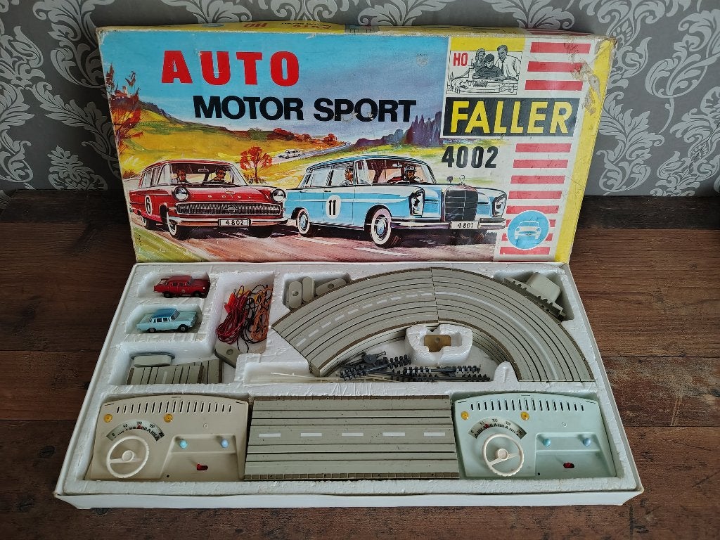 Racebaan 4002/ Opel Kapitan/ Mercedes 220 / Faller AMS, Envoi, Circuit