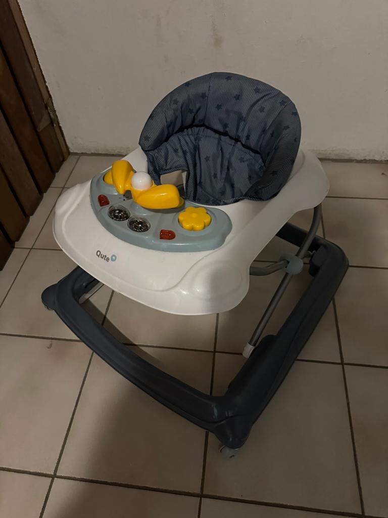 Qute Loopstoeltje baby, Ophalen, Zo goed als nieuw, Overige typen, Met licht
