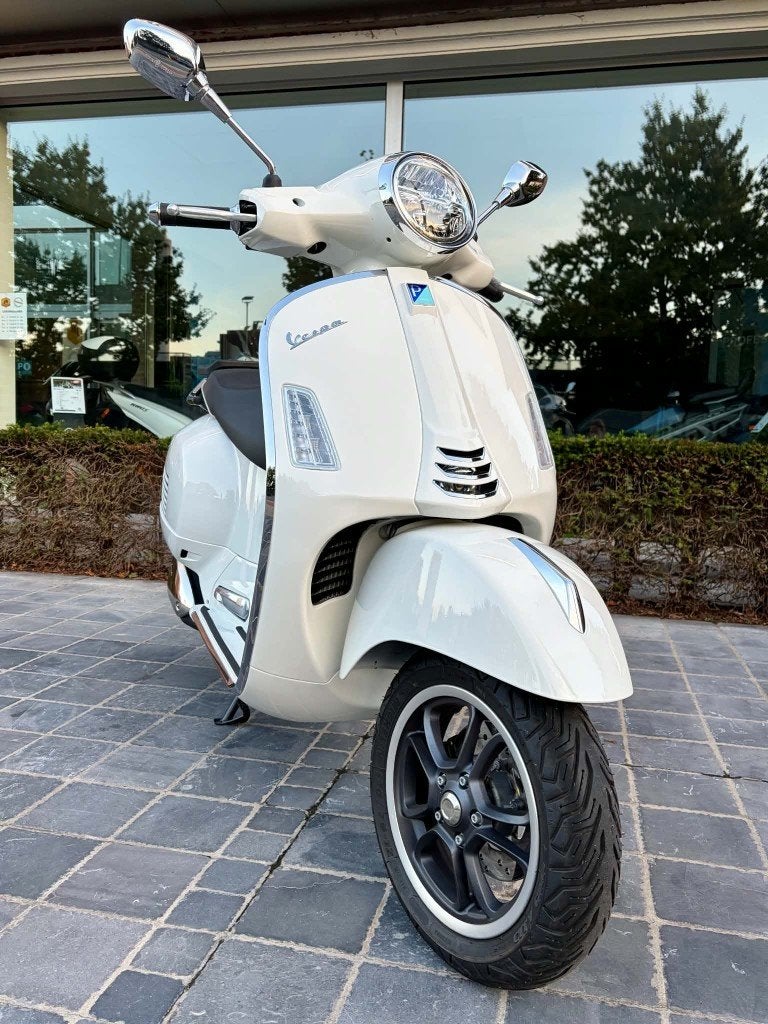 Vespa GTS 310 Super 2026 - BTW Aftrekbaar!, Scooter, Entreprise, Occasion, ABS