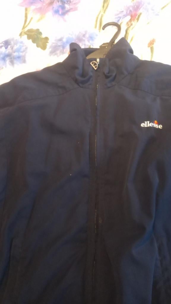 Veste Training Ellesse, Enlèvement
